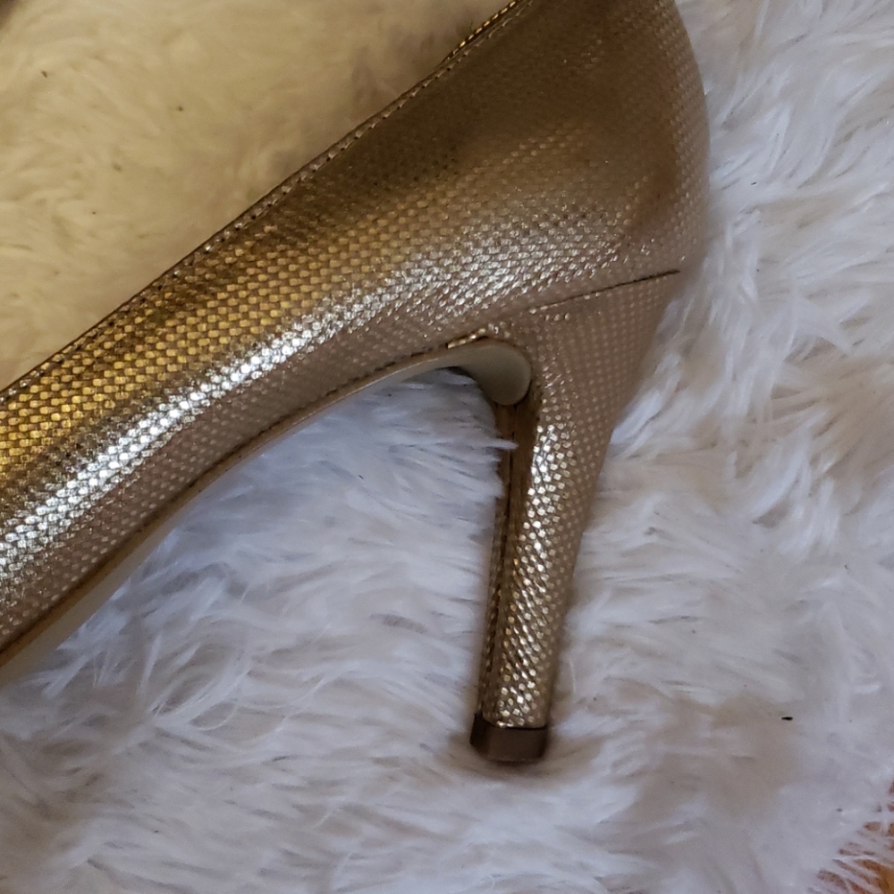 Shoes - Picture 2 of 4